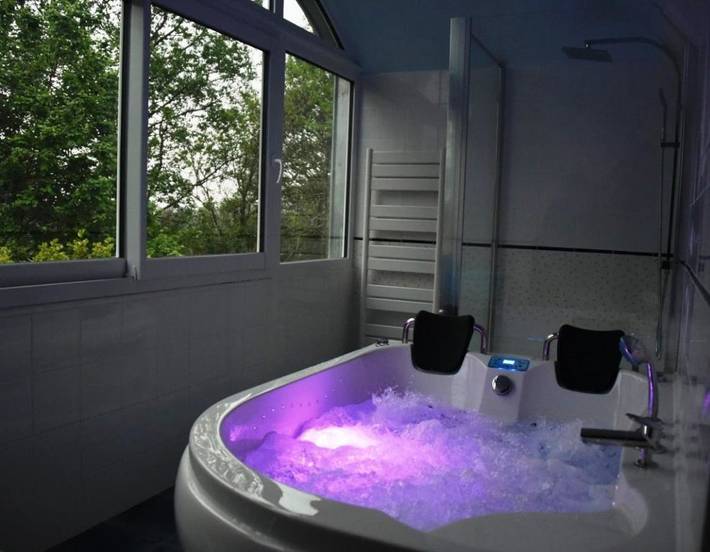 Location de vacances pour 4 personnes, avec jacuzzi et jardin, adapté aux familles à Quéménéven - 3