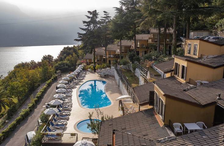 Ferienwohnung für 2 Personen, mit Balkon/Terrasse und Balkon sowie Terrasse und Pool in Limone sul Garda