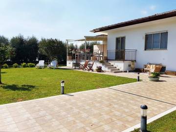 Gîte pour 2 personnes, avec terrasse ainsi que jardin et vue à Fondi