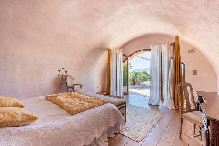 Mas Du Chateau - Six Bedroom Villa, Sleeps 14 in Trets, Mediterranean Coast (France)