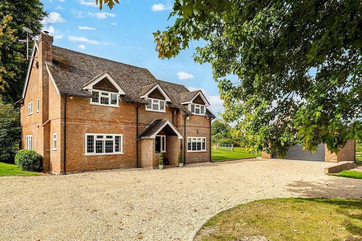 Glamping for 10 people, with garden in Buckinghamshire