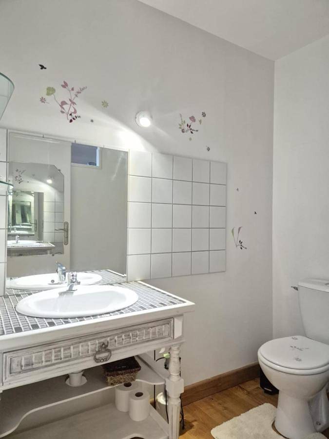 Location de vacances pour 5 personnes, avec jardin à Charmé - 4