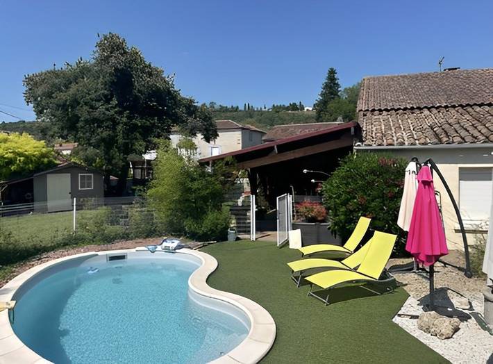 Gîte pour 8 personnes, avec jardin ainsi que piscine et terrasse, animaux acceptés
