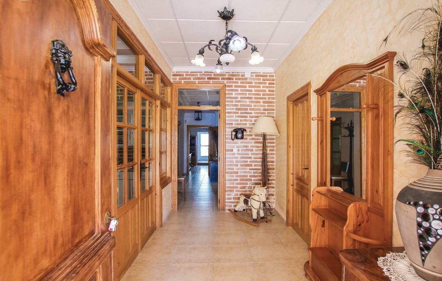 Geräumige Villa mit Pool in der Nähe des Strandes in Alicante in La Marina, Elche