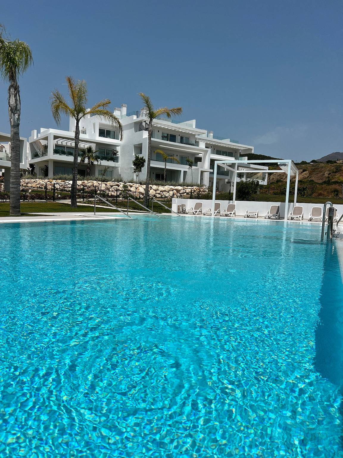 Appartement entier, Appartement 'Alcazaba Lagoon Luxury Retreat' avec piscine partagée, Wi-Fi et climatisation in Alcazaba Lagoon, Casares