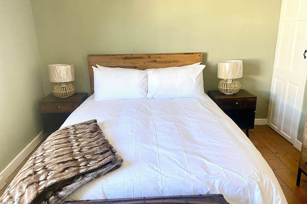 Beach Cottage Pet Friendly in Eastbourne, East Sussex