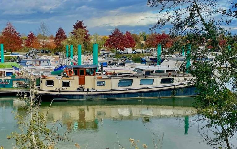 Bateau pour 2 personnes, avec Terrasse et Vue à Reyssouze