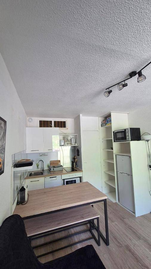 Gîte pour 4 personnes, avec terrasse et vue dans Cinéma L'Aiguille