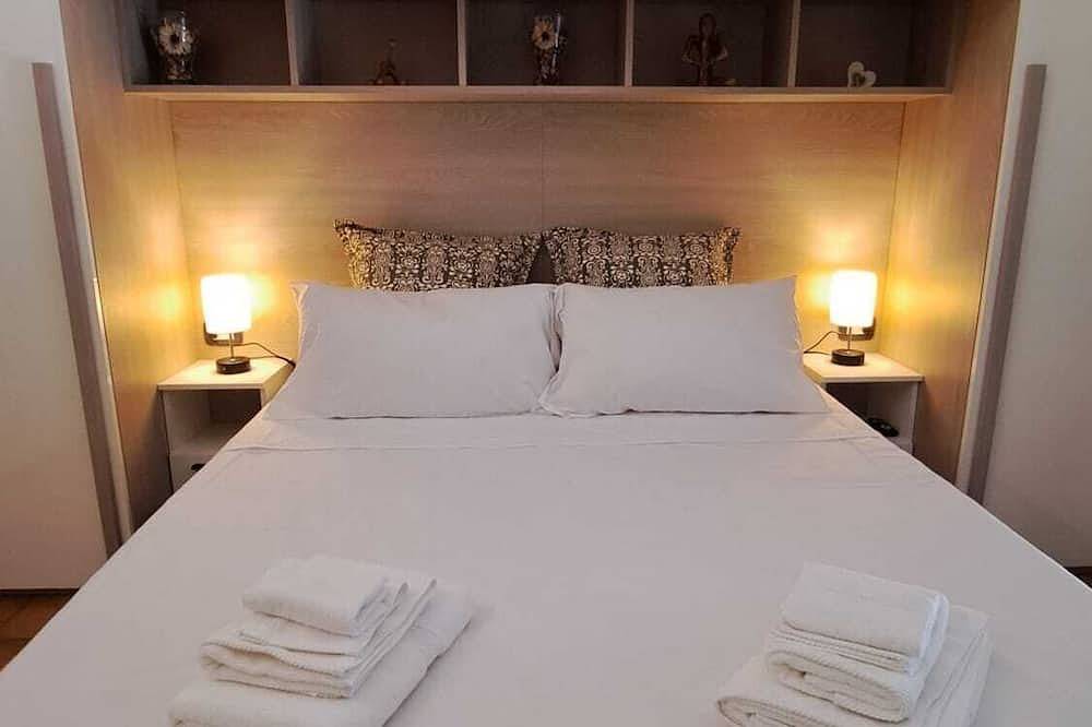 Room2go Como  in Lipomo, Brianza