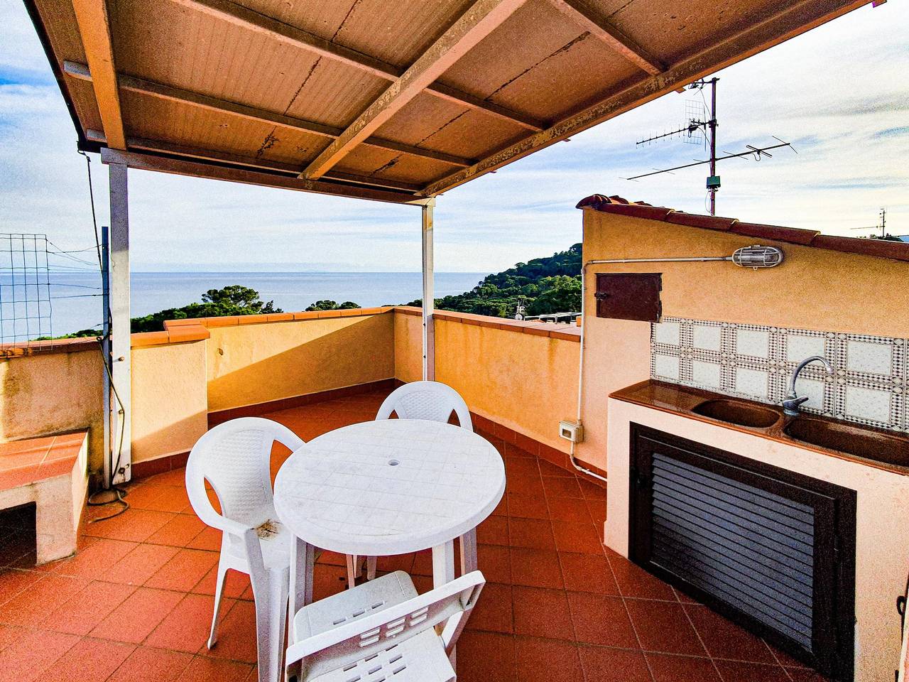 Appartamento intero, Appartamento "Capo Arco Terrazza" vicino alla spiaggia con piscina e terrazza condivise in Capo d'Arco, Isola d'Elba