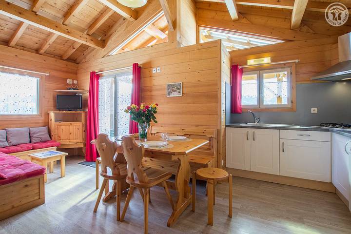 Gîte pour 4 personnes, avec Terrasse et Piscine à La Côte-d'Aime
