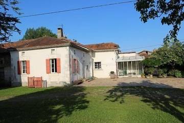 Gîte pour 6 personnes, avec jardin et balcon à Saint-Martin-de-Fressengeas