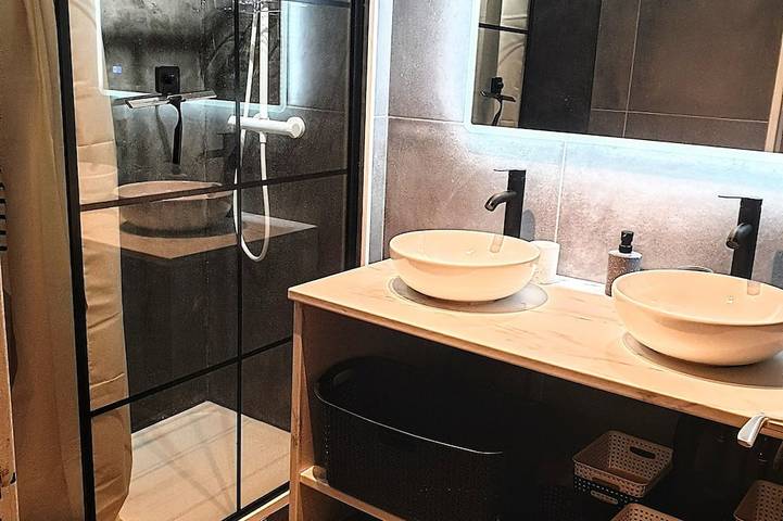 Gîte pour 8 personnes, avec jacuzzi et balcon à Villepinte - 4