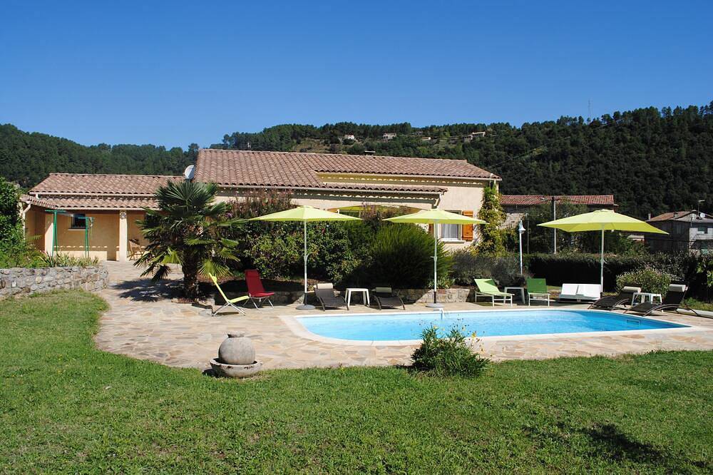 Haus auf einer Ebene, ruhig, mit Garten und Pool in Chambonas, Parc naturel régional des Monts d'Ardèche