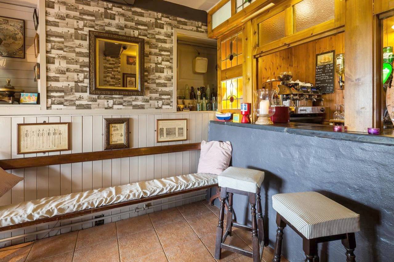 Castlemead Country House By The Sea in Manorbier, Pembrokeshire