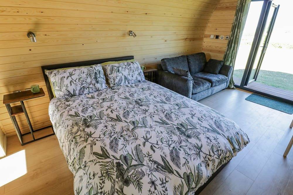 Tamina, pet friendly, with hot tub in Great Witley in Worcestershire