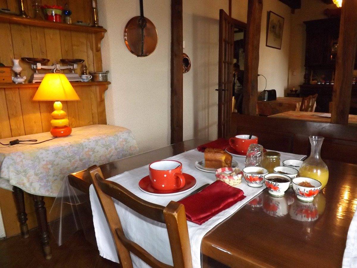 Chambres d’hôtes au cœur de la Chataigneraie - Marguerite in Ladinhac, Région d'Aurillac