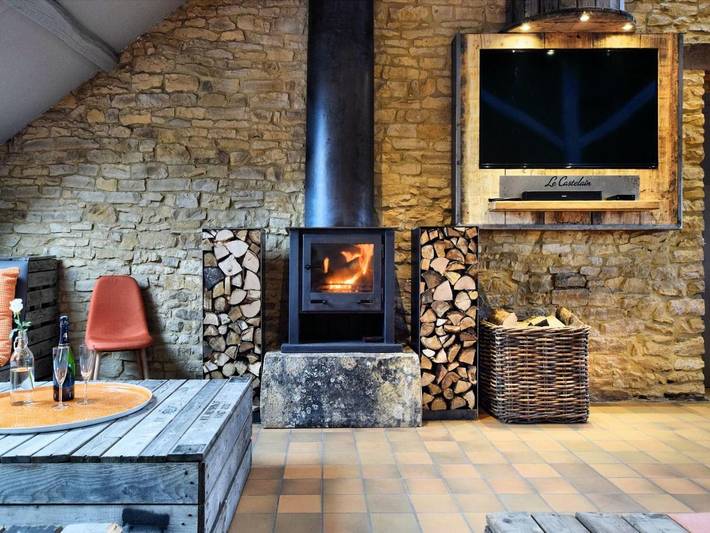 Location de vacances pour 50 personnes, avec piscine ainsi que jardin et sauna à Florenville