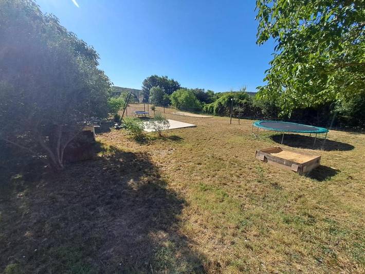 Gîte pour 5 personnes, avec Jacuzzi et Terrasse ainsi que Jardin et Bassin pour enfant à Saint-Julien-les-Rosiers - 4