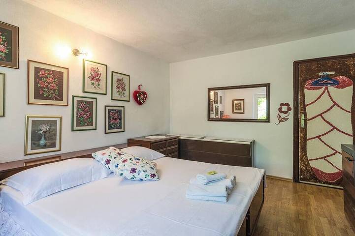 Beautiful home in Novo Selo with house sea view in Brac