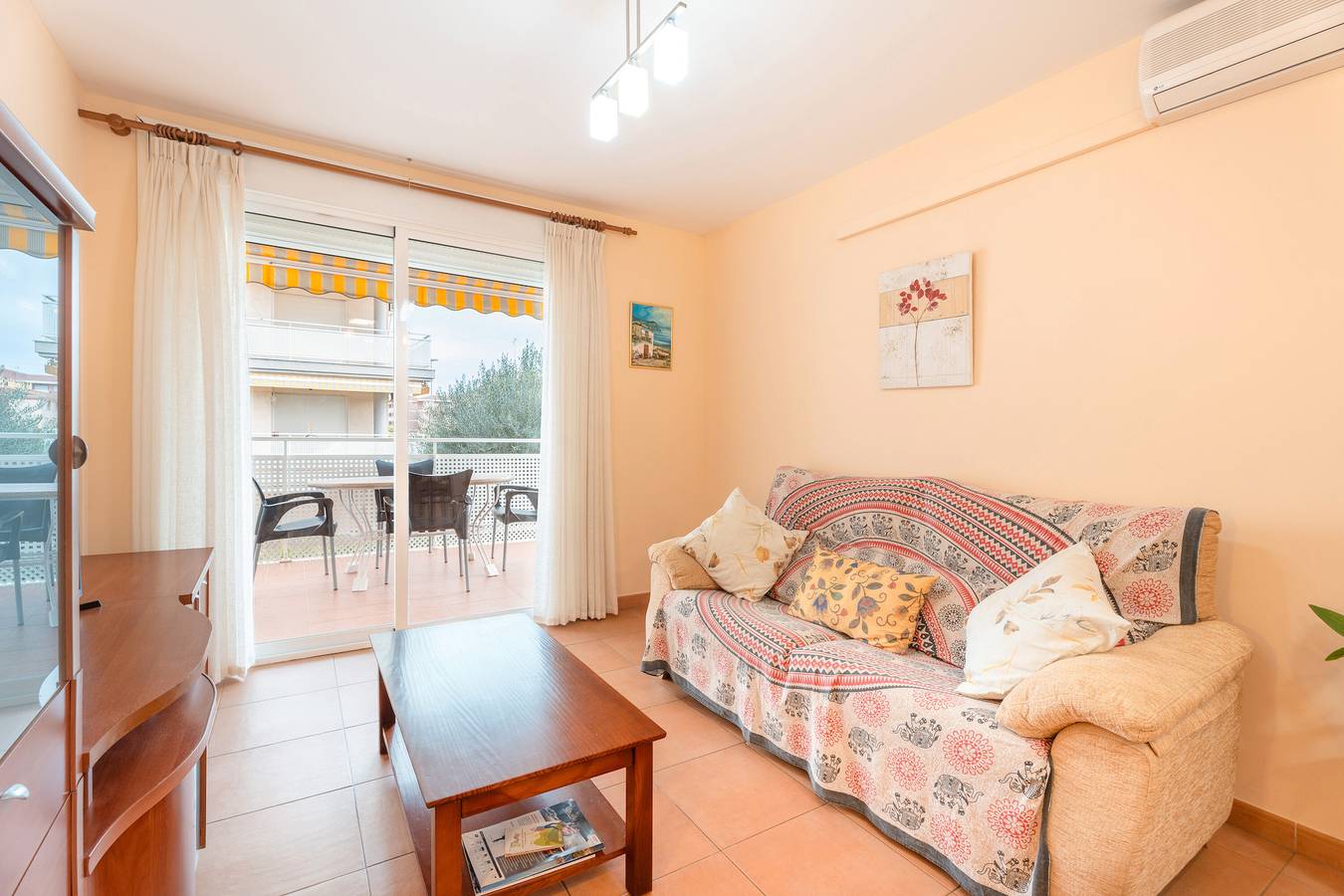 Apartamento entero, Apartamento 'En Canet' con piscina compartida, Wi-Fi y aire acondicionado in Canet de Berenguer, Costa de Valencia