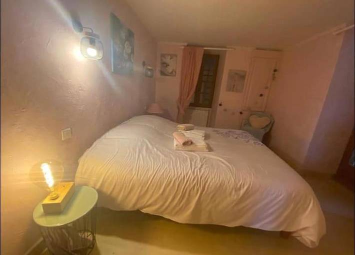 Location de vacances pour 4 personnes, avec piscine ainsi que vue et balcon à La Bachellerie - 4