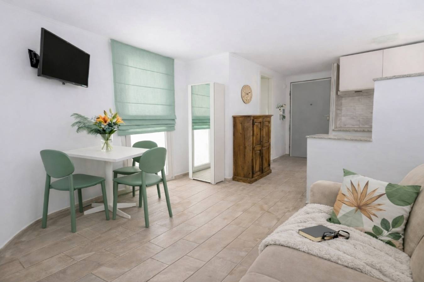 Entire apartment, Penthouse in Residential Area Steps from Trastevere with Terrace and Private Parking in Rome, Rome Province