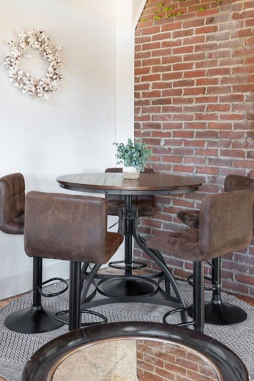 Lake Cottage Year Round Swim Spa Serene Escape Between Pittsburgh and Cleveland in Mahoning County