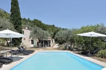 Location de vacances pour 8 personnes, avec jardin et balcon, animaux acceptés à Bargemon