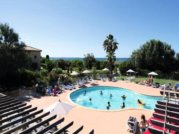 Gîte pour 4 personnes, avec Balcon ainsi que Terrasse et Piscine dans Plage du Boucanet - 2