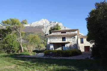 Agriturismo pour 8 personnes, avec jacuzzi et piscine dans Archail