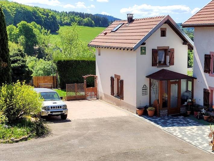 Gîte pour 3 personnes, avec Jardin et Vue à Laveline-du-Houx