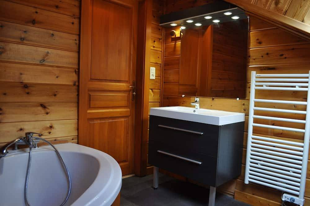 Ecrin prachtig chalet met uitzicht op het meer, uitgerust voor gehandicapten - sauna - wifi. in Gérardmer, Parc naturel régional des Ballons des Vosges