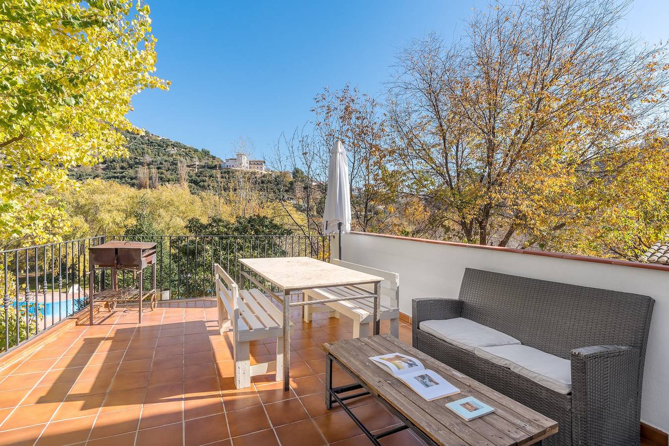 Apartamento entero, Apartamento 'Casa Rural Cortijo El Plantio' con vistas a la montaña, Wi-Fi y aire acondicionado. in Castril, Geoparque de Granada
