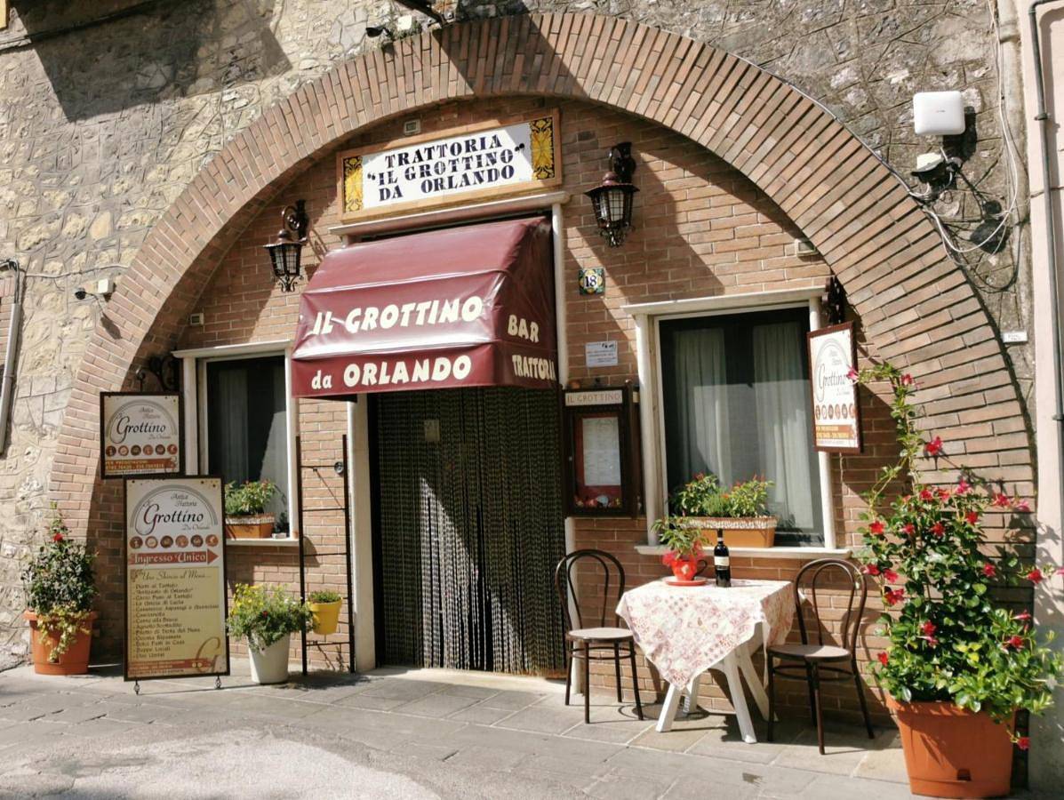 Double Room with Balcony in Cascia, Perugia e dintorni