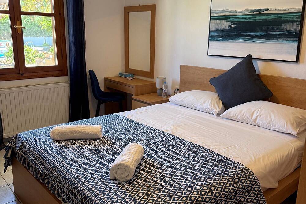 2 bed villa apartment with private pool,  Ideal for a quiet, relaxing holiday. in Malia, Iraklio-Heraklion und Umgebung