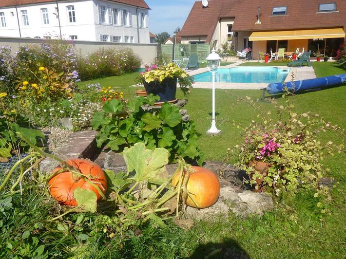 Chambre d’hôte pour 2 personnes, avec Jardin et Piscine à Frasne-le-Château