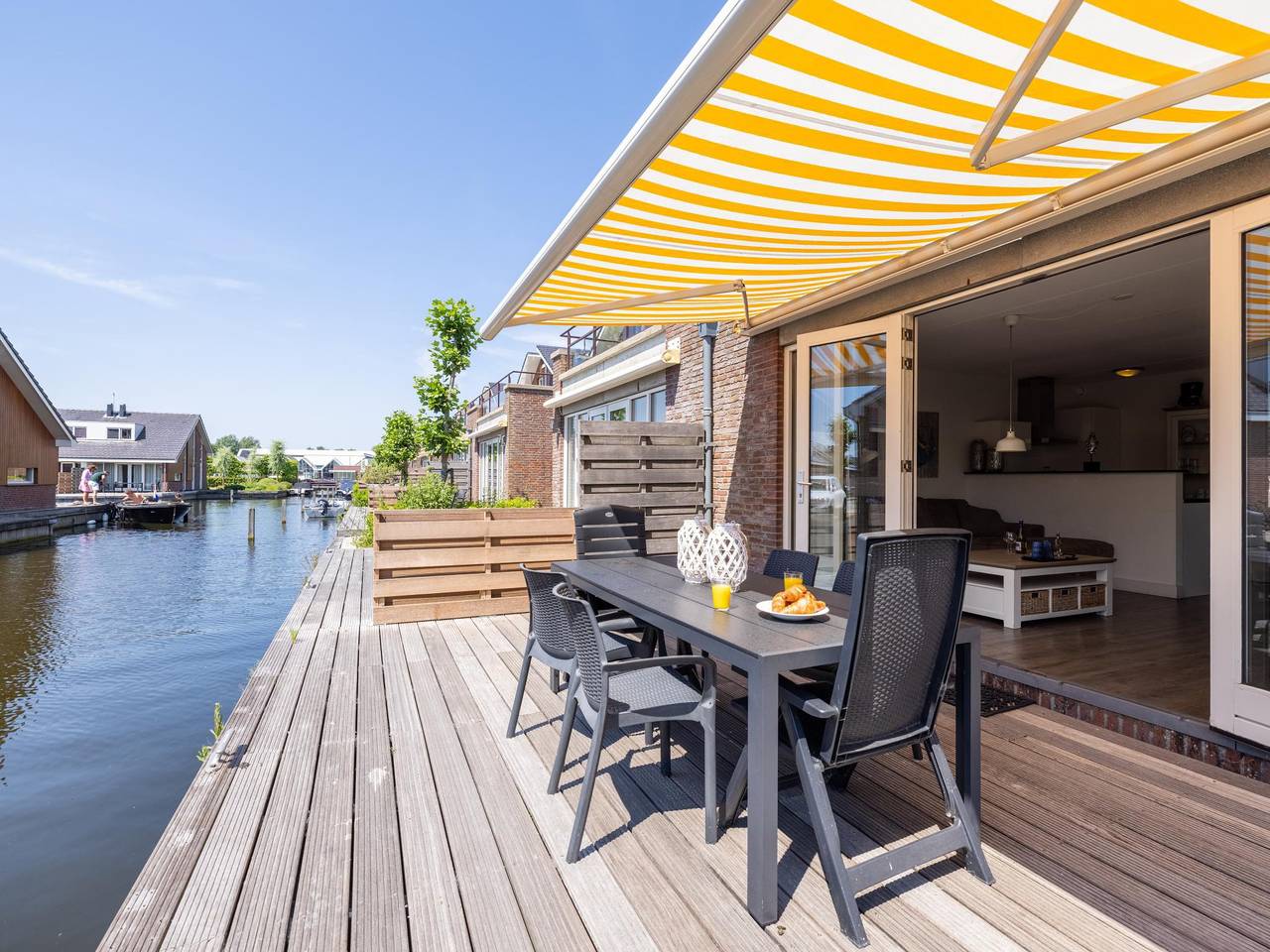 Ganze Wohnung, Gemütliches Ferienhaus mit Bootssteg
 in Uitgeest, Noord-Holland - Nordseeküste