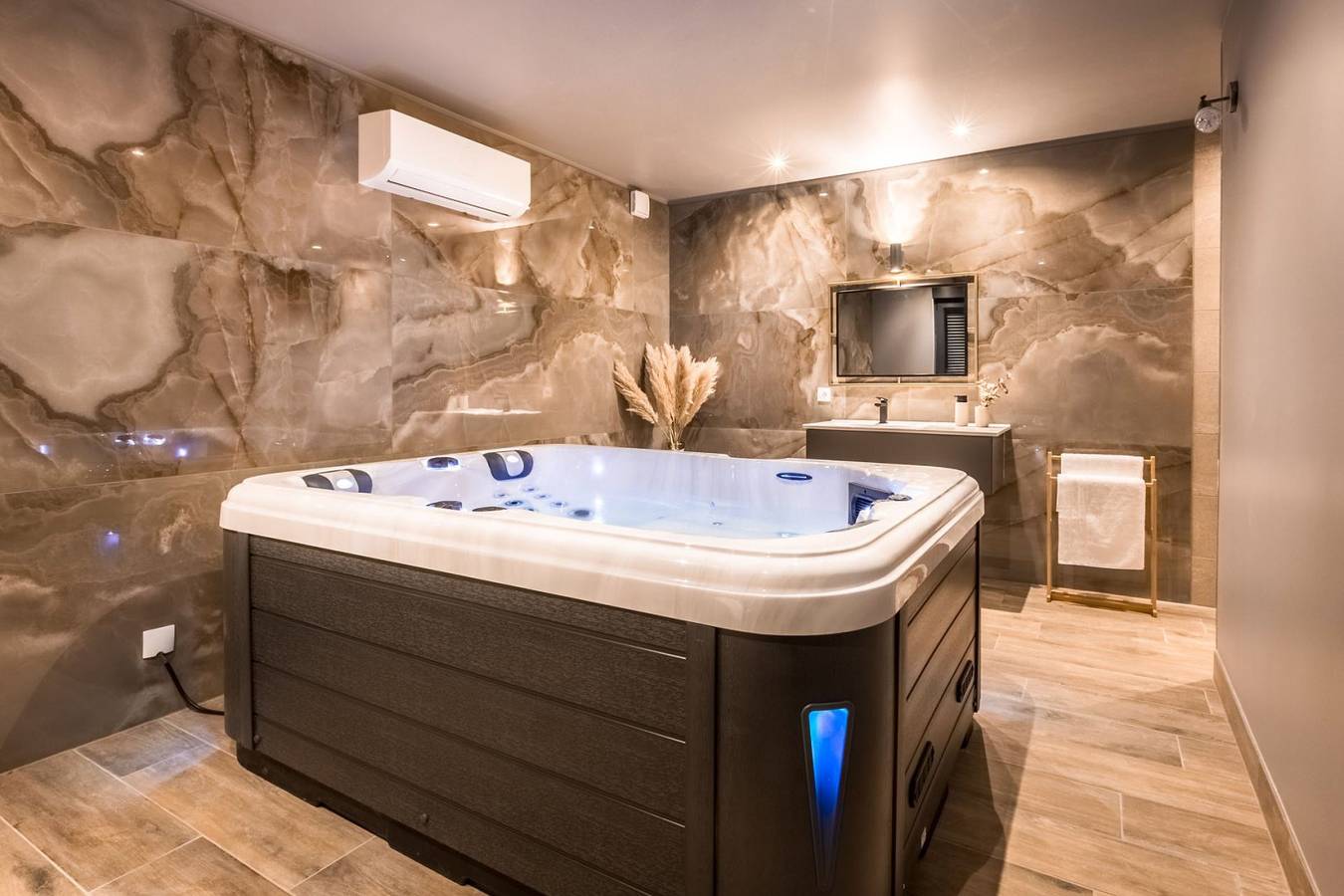 Suite et spa privatif à Arras in Arras, Région d'Arras