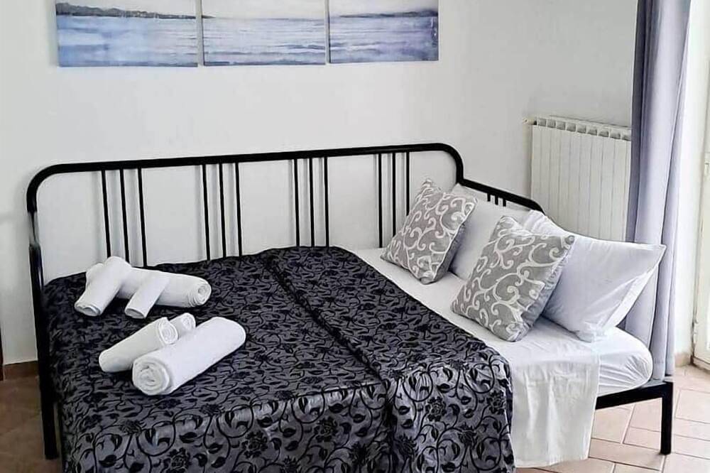 Entire apartment, To complete in Anguillara Sabazia, Lake Bracciano