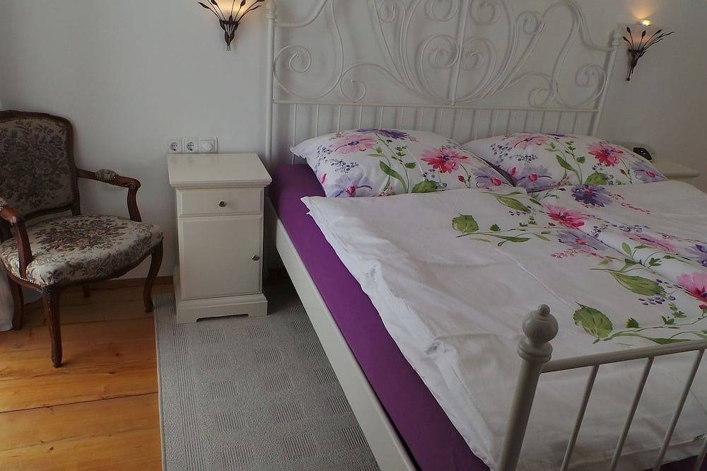 Ganze Wohnung, Ferienwohnung Top 1 für 1-3 Personen mit sonnigem Ostbalkon mit 2 Bädern, 40qm in Bad Reichenhall, Berchtesgadener Alpen