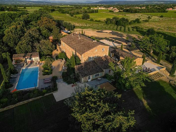 Gîte pour 2 personnes, avec piscine et jardin ainsi que vue et terrasse à Bouchet - 2