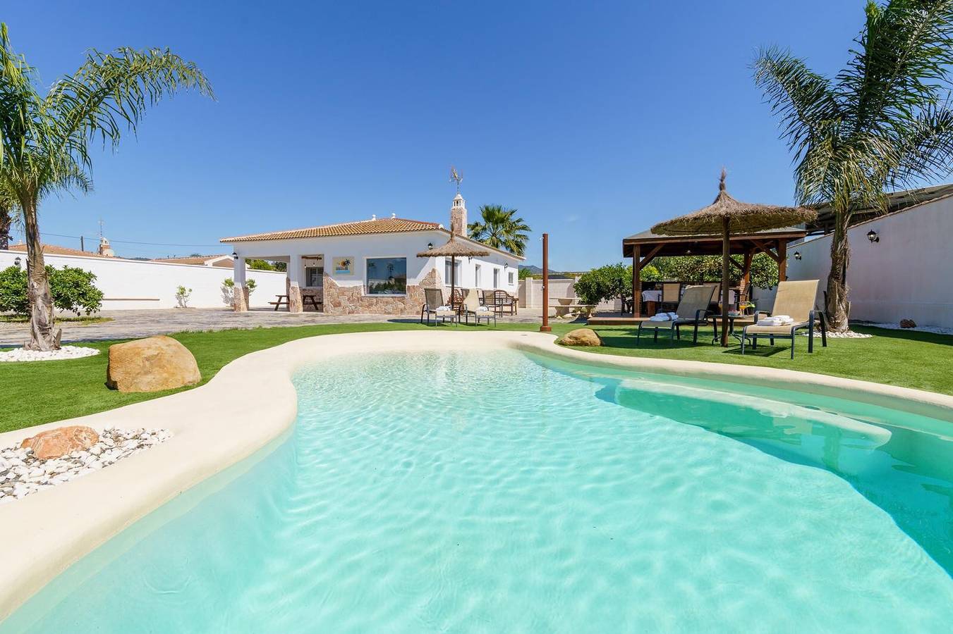 Country House Serrano – Private Villa with Heated Pool, Minigolf, Ping Pong, Basketball in Estación de Cártama, Cártama