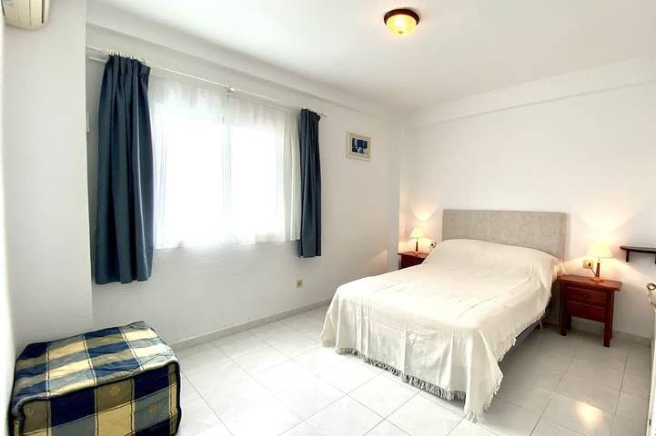 Appartement entier, Grand et lumineux, 1 appartement avec grande piscine niché au milieu de jardins in Urbanizacion Calahonda, Mijas