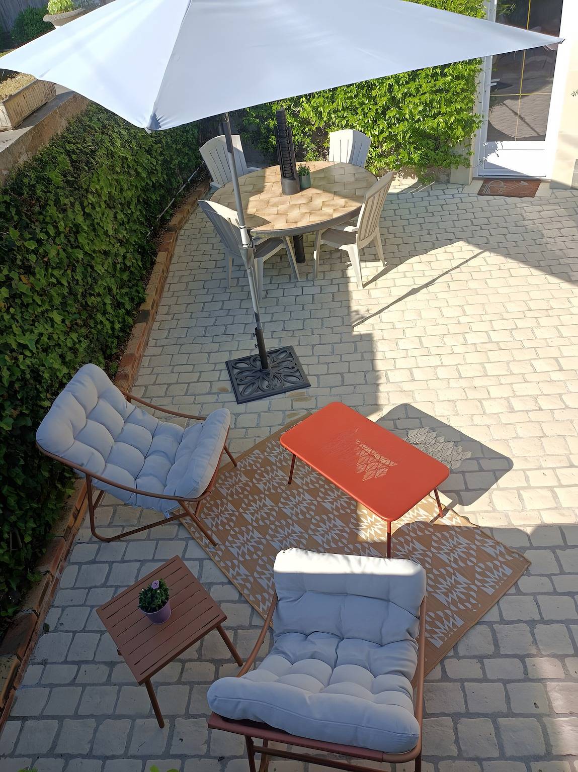 Gîte Roses De Loire con terraza privada y Wi-Fi en Bréhémont in Bréhémont, Valle del Loira