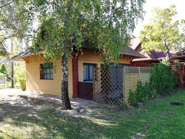 Ferienhaus direkt am Freistrand  in Balatonszarszo, Plattensee Südufer