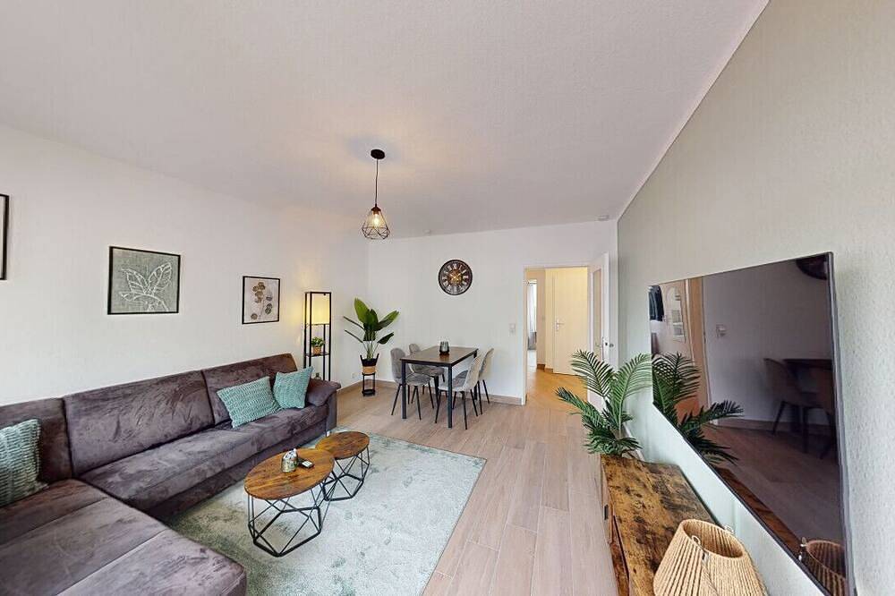 Ganze Wohnung, 2-Schlafzimmer Apartment mit Büro & Balkon | Schnell am Stadion, Messe & Airport in Niederrad, Frankfurt