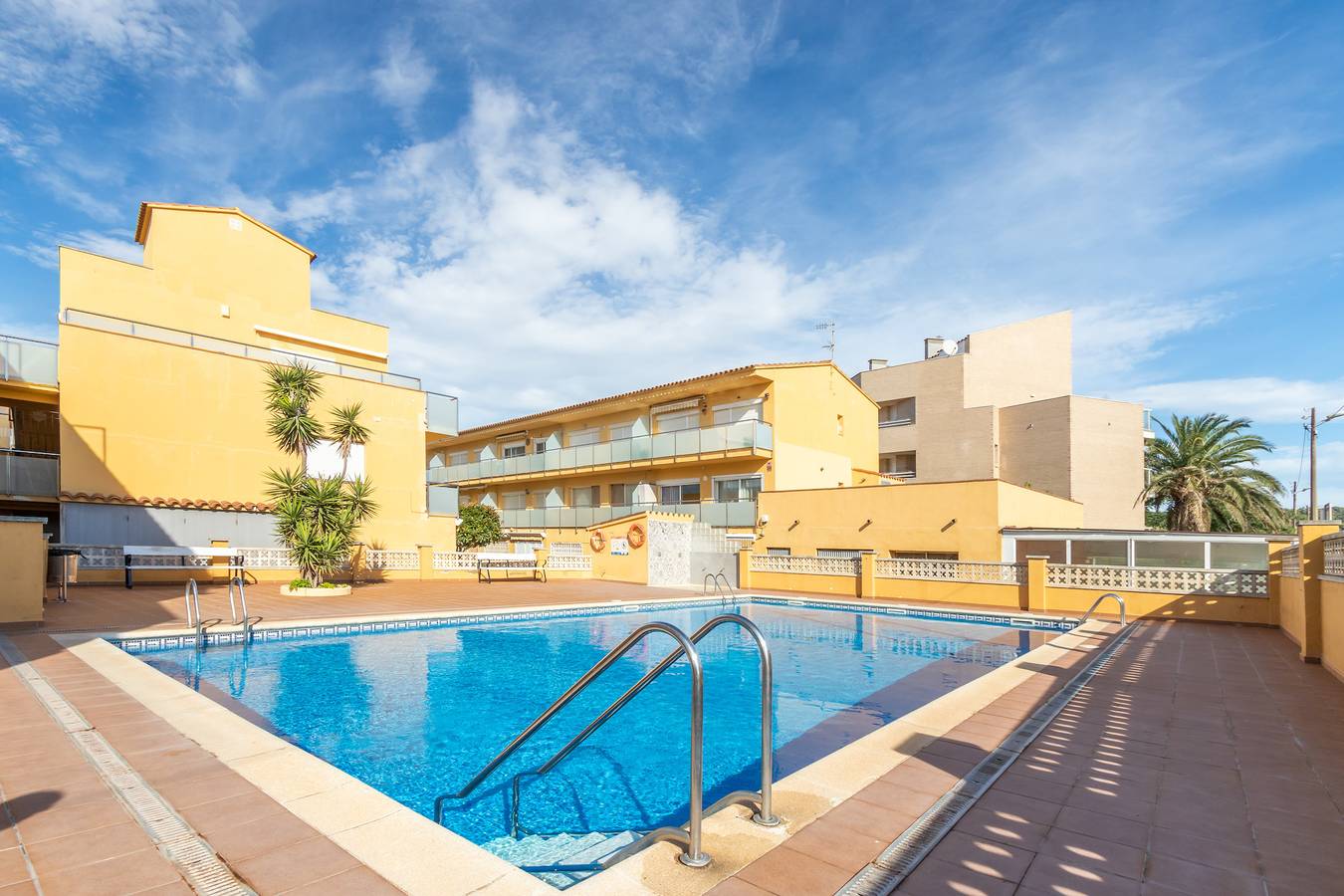 Apartamento entero, Apartamento vacacional 'Noenil' con piscina y Wi-Fi in Els Griells, Costa Brava