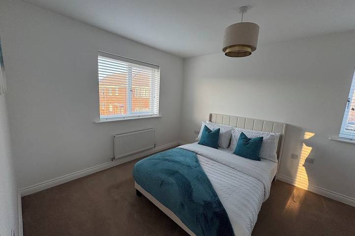 Modern & Spacious 3-Bedroom Home in Dartford – Ideal for Families & Contractors in Dartford, Kent