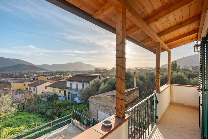 Casa vacanza per 7 persone, con Balcone e Idromassaggio nonché Giardino in Provincia di Caserta